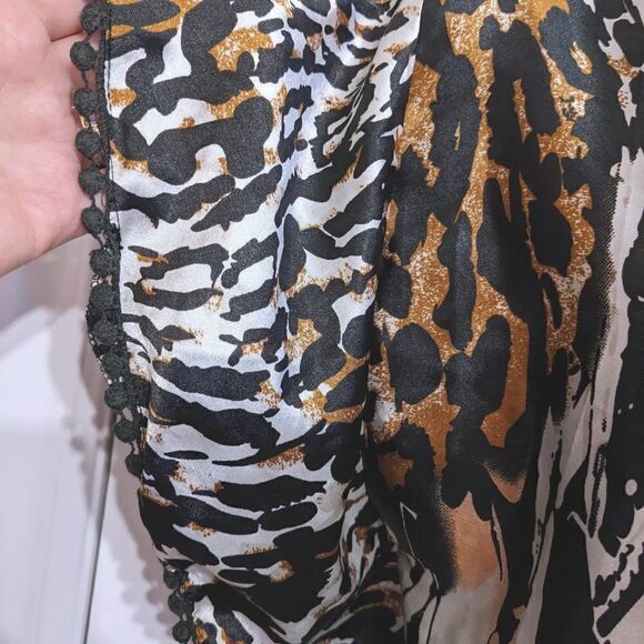 Bizz GIRL Leopard Print Chrochet Decor Boho Blouse Small @Y - Picture 3 of 10